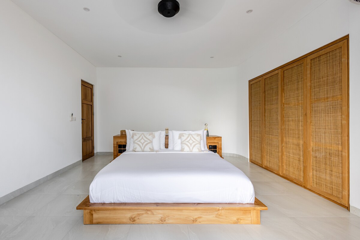 Harper: 4BR Family Villa w/ Kids Room in Canggu 20