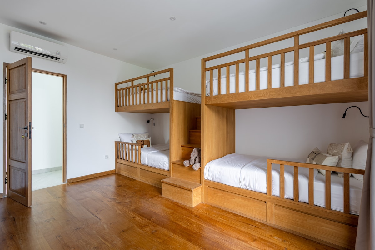 Harper: 4BR Family Villa w/ Kids Room in Canggu 25