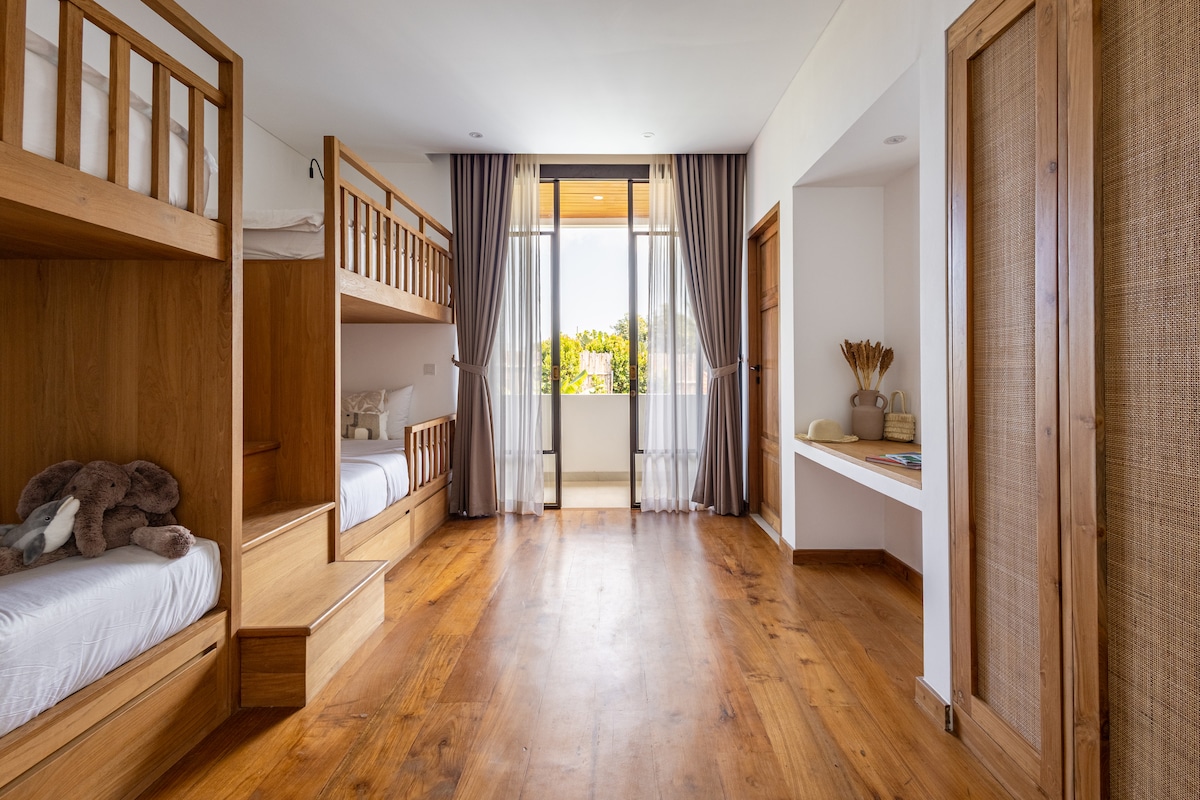 Harper: 4BR Family Villa w/ Kids Room in Canggu 27