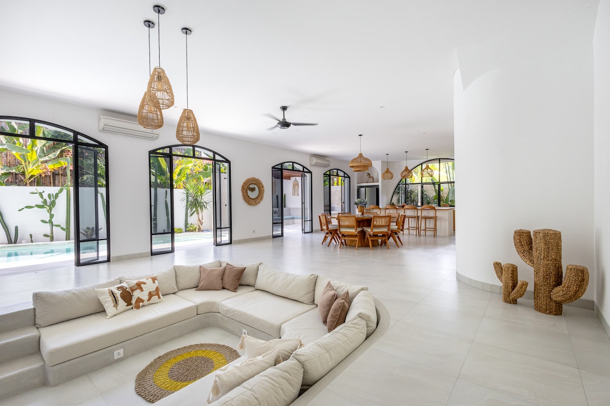 Harper: 4BR Family Villa w/ Kids Room in Canggu 3