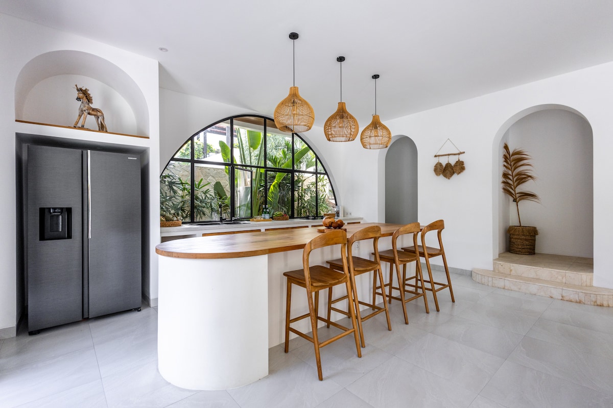 Harper: 4BR Family Villa w/ Kids Room in Canggu 4