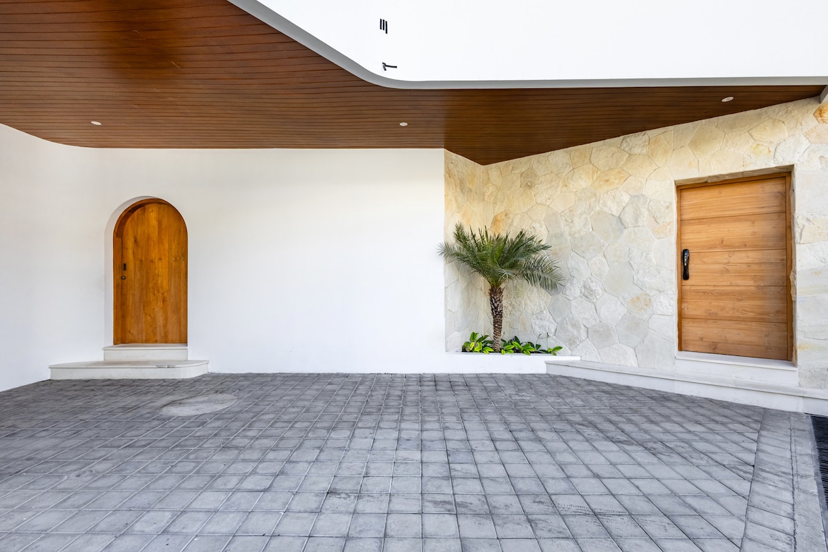 Harper: 4BR Family Villa w/ Kids Room in Canggu 40