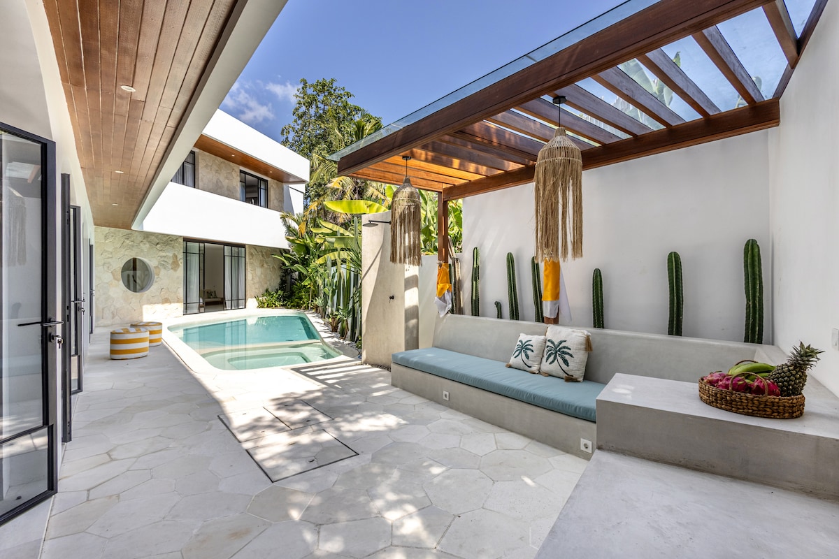 Harper: 4BR Family Villa w/ Kids Room in Canggu 42