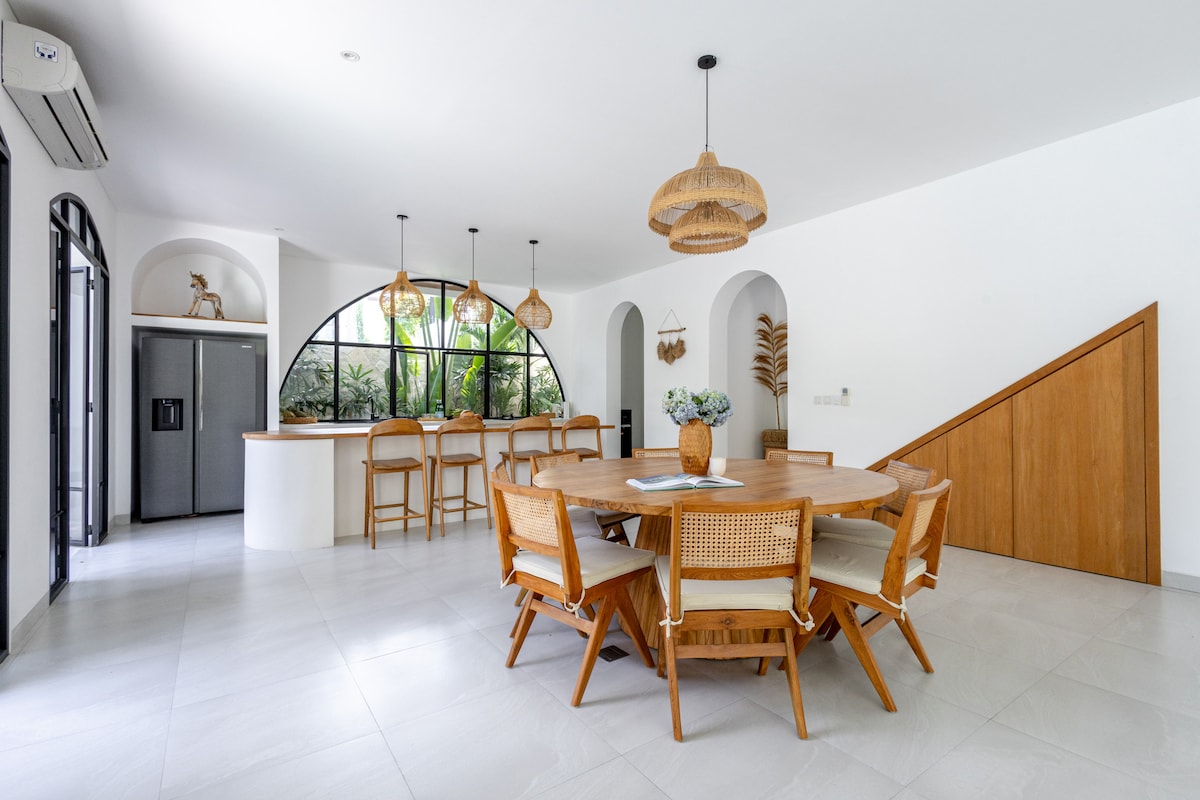 Harper: 4BR Family Villa w/ Kids Room in Canggu 7