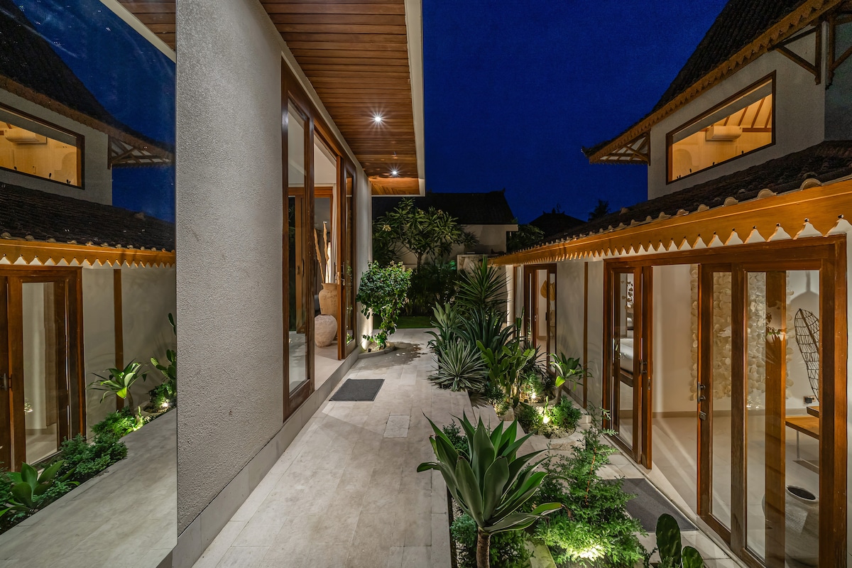 Villa Pande - 3BR with Lagoon Pool & Sauna Retreat 100