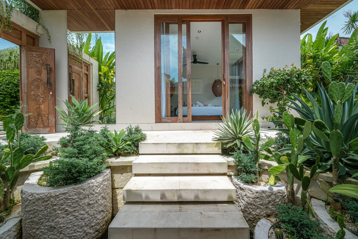 Villa Pande - 3BR with Lagoon Pool & Sauna Retreat 102