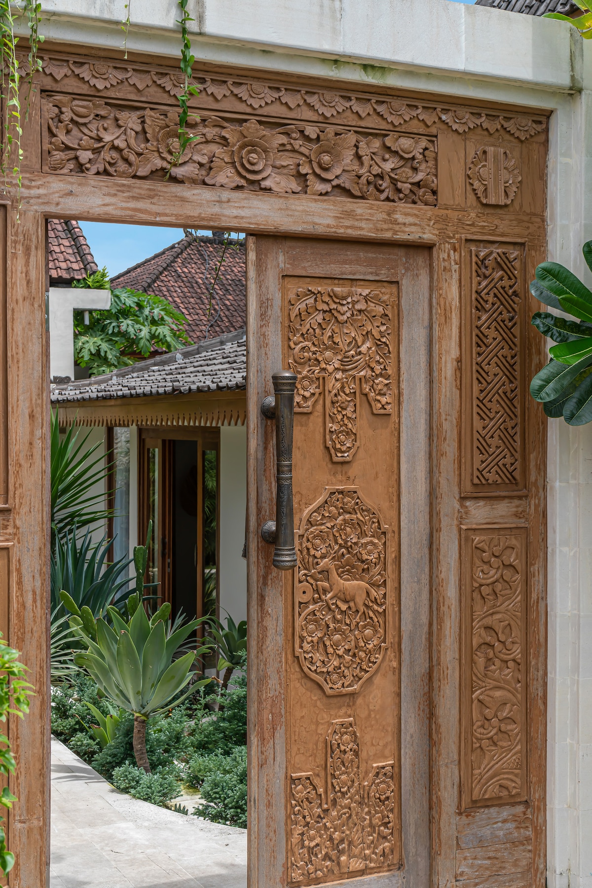 Villa Pande - 3BR with Lagoon Pool & Sauna Retreat 108