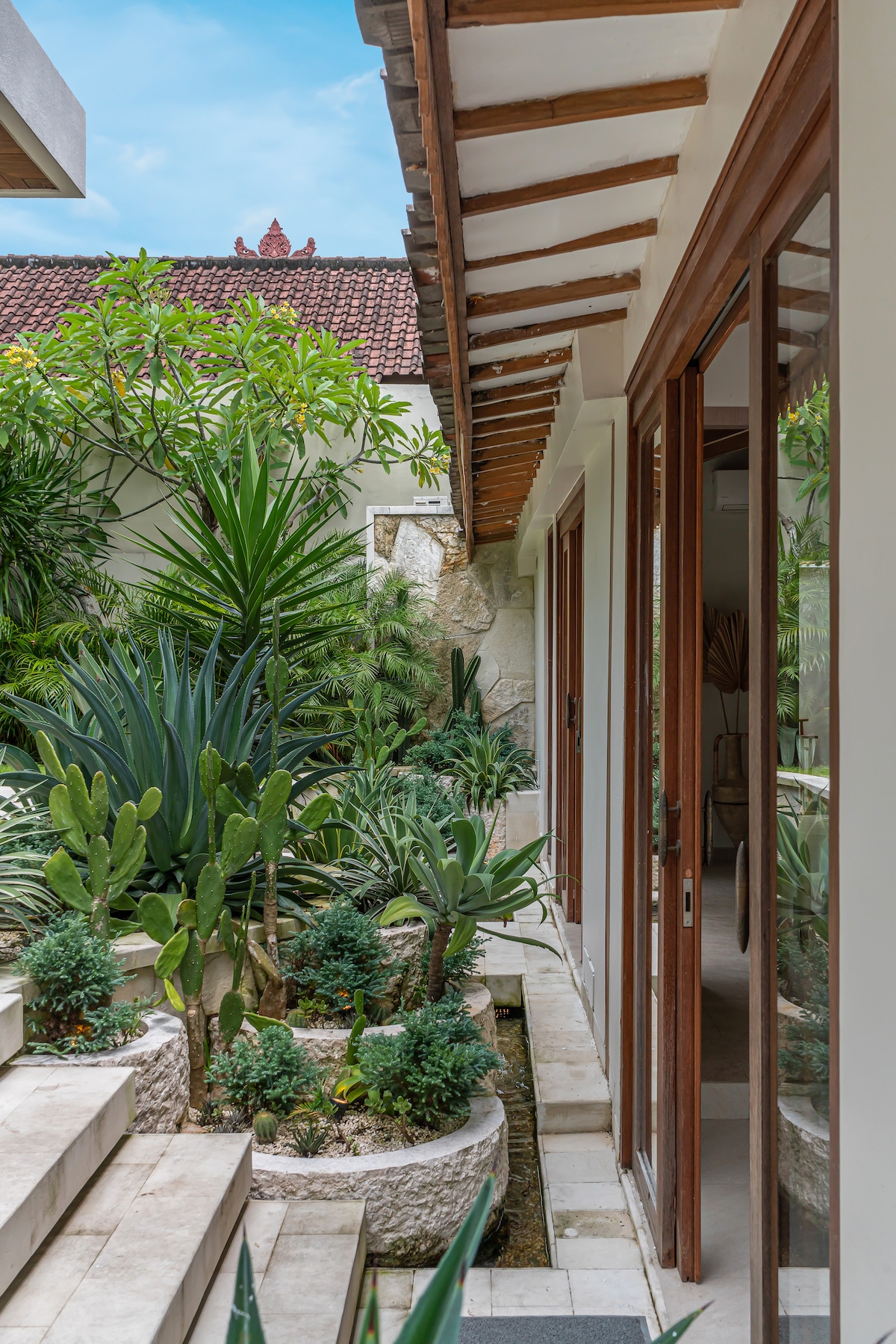 Villa Pande - 3BR with Lagoon Pool & Sauna Retreat 110