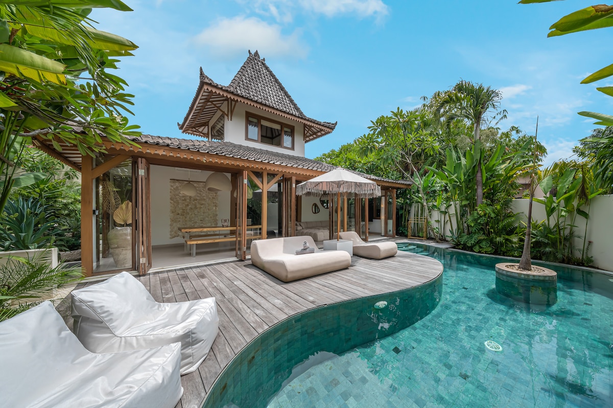 Villa Pande - 3BR with Lagoon Pool & Sauna Retreat 112