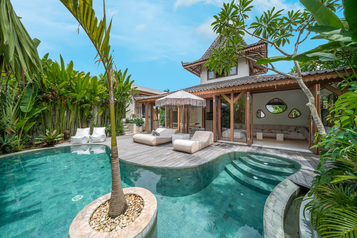 Villa Pande - 3BR with Lagoon Pool & Sauna Retreat 113