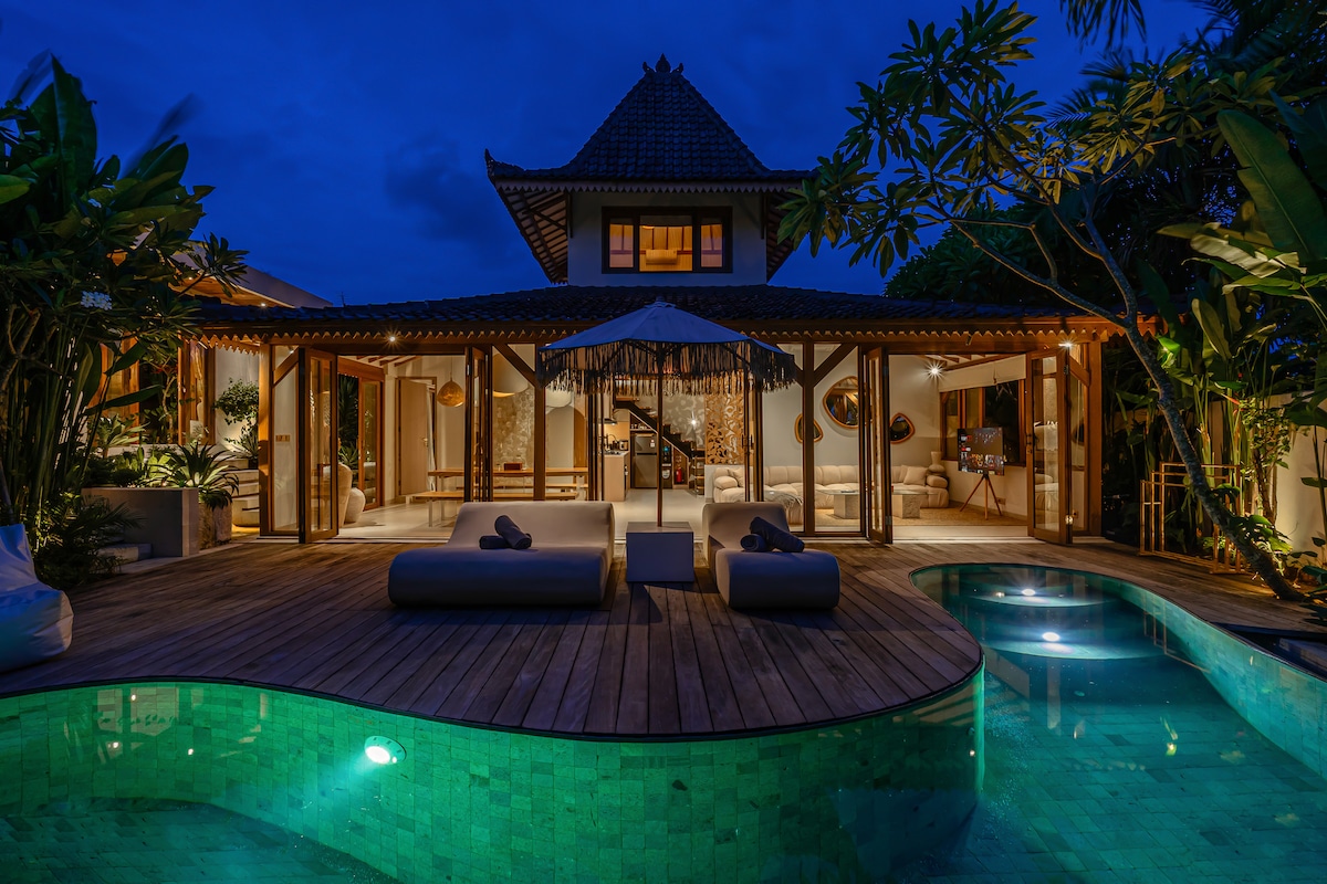 Villa Pande - 3BR with Lagoon Pool & Sauna Retreat 118