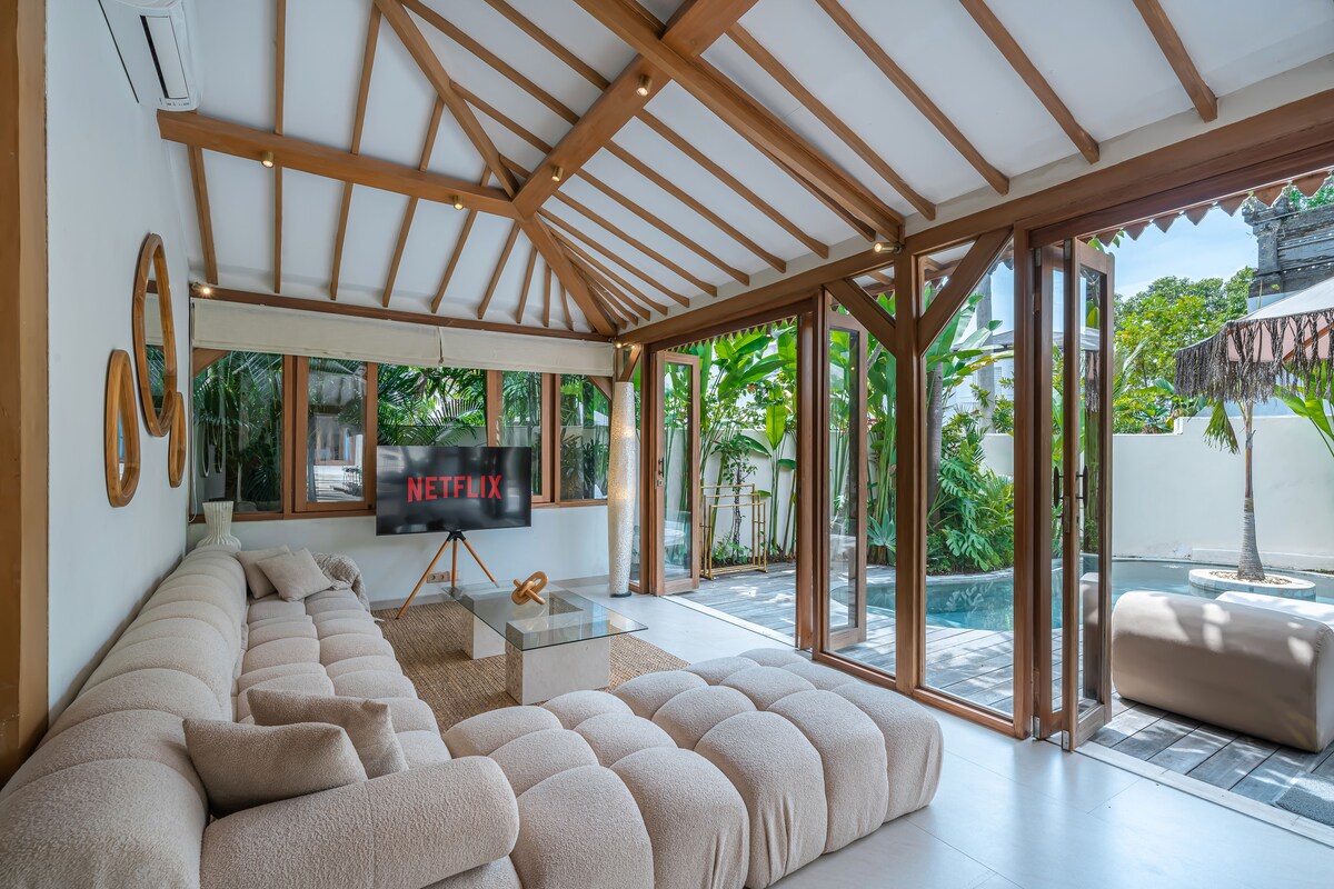Villa Pande - 3BR with Lagoon Pool & Sauna Retreat 2