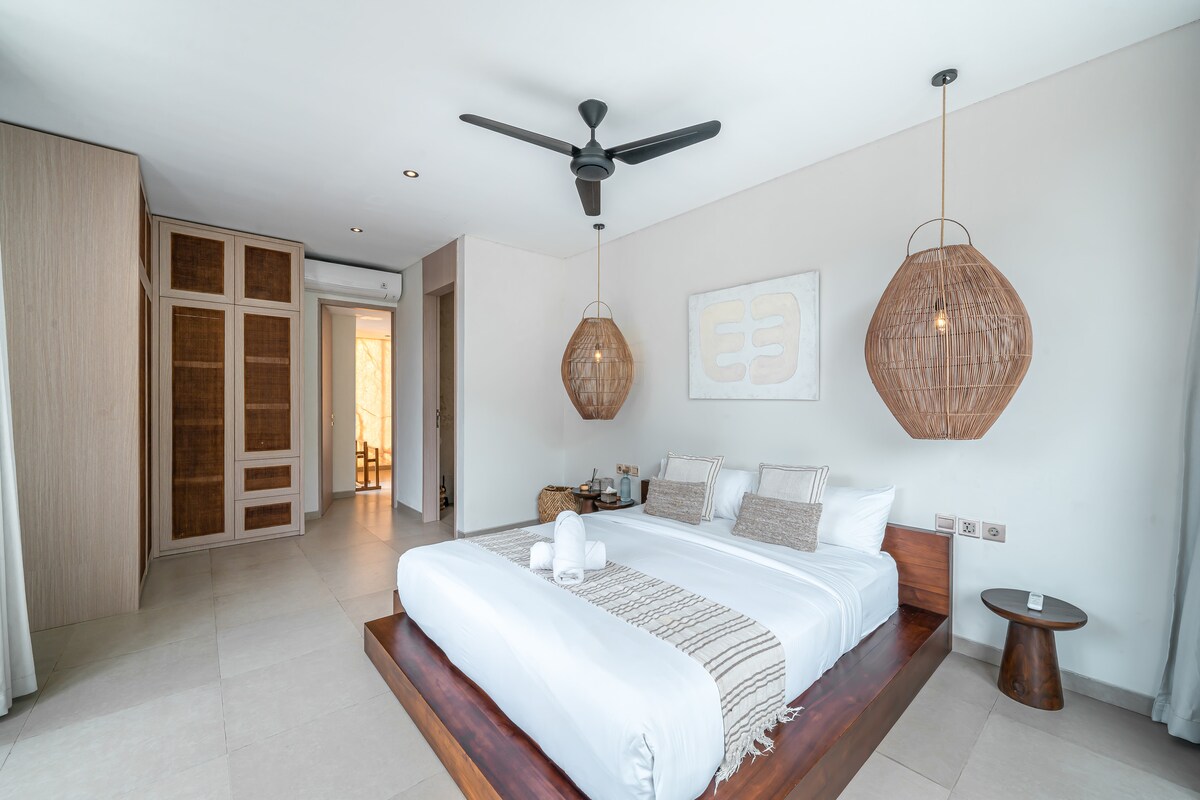Villa Pande - 3BR with Lagoon Pool & Sauna Retreat 22