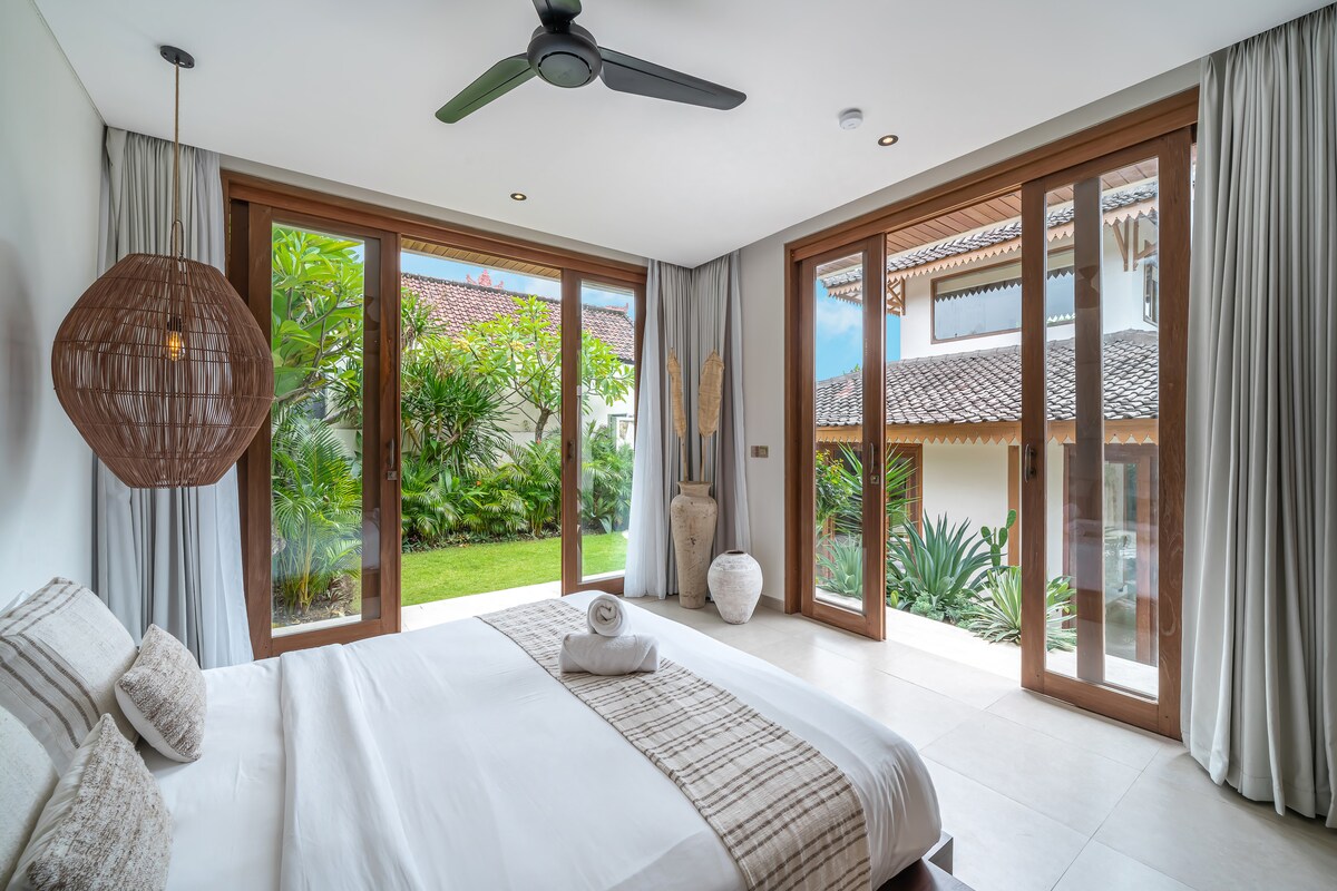 Villa Pande - 3BR with Lagoon Pool & Sauna Retreat 23