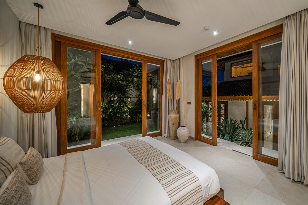 Villa Pande - 3BR with Lagoon Pool & Sauna Retreat 27