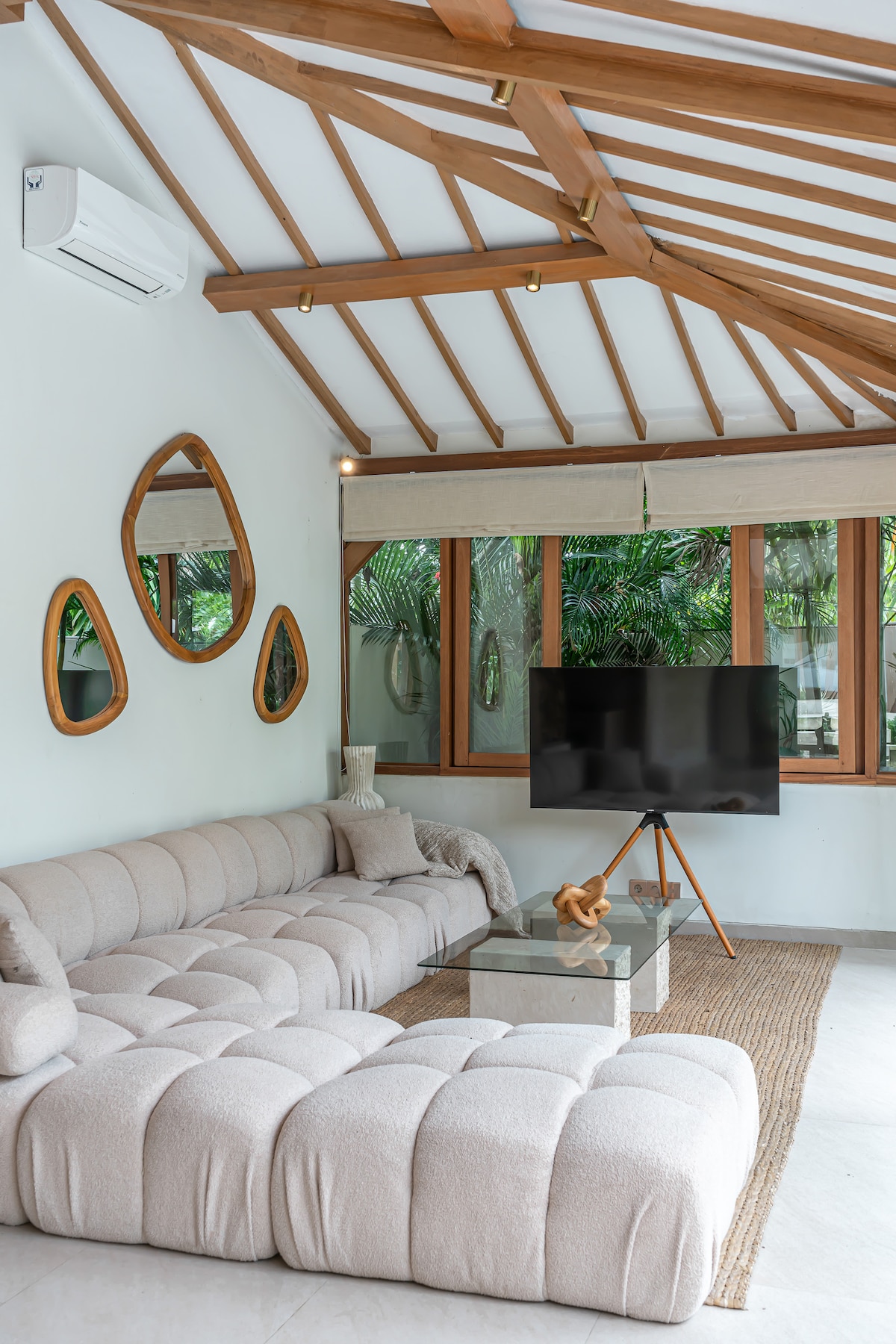 Villa Pande - 3BR with Lagoon Pool & Sauna Retreat 3