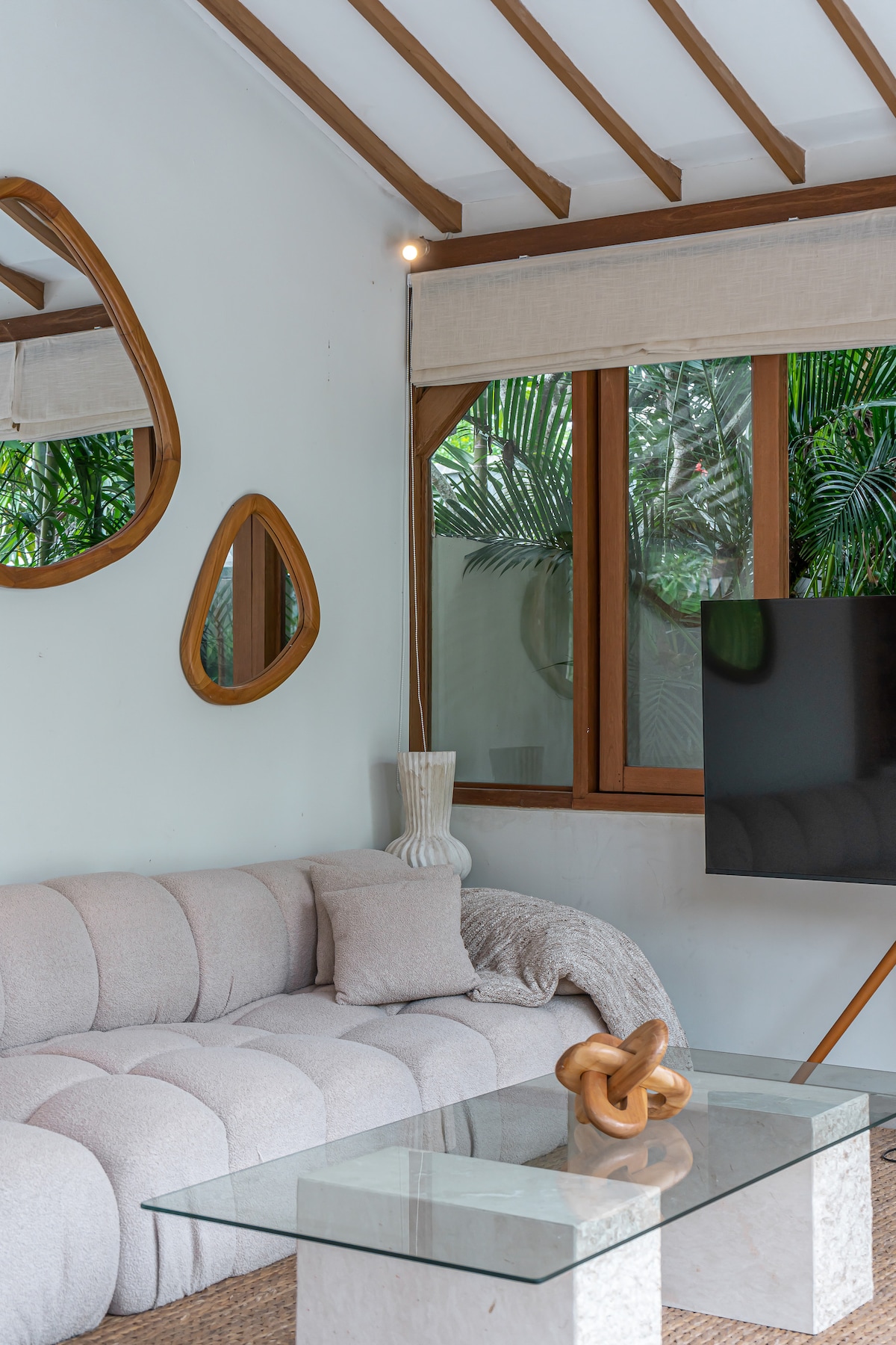 Villa Pande - 3BR with Lagoon Pool & Sauna Retreat 4