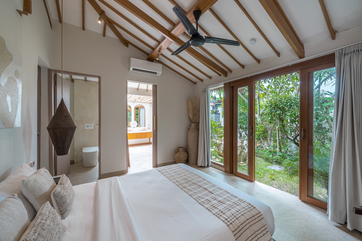 Villa Pande - 3BR with Lagoon Pool & Sauna Retreat 42