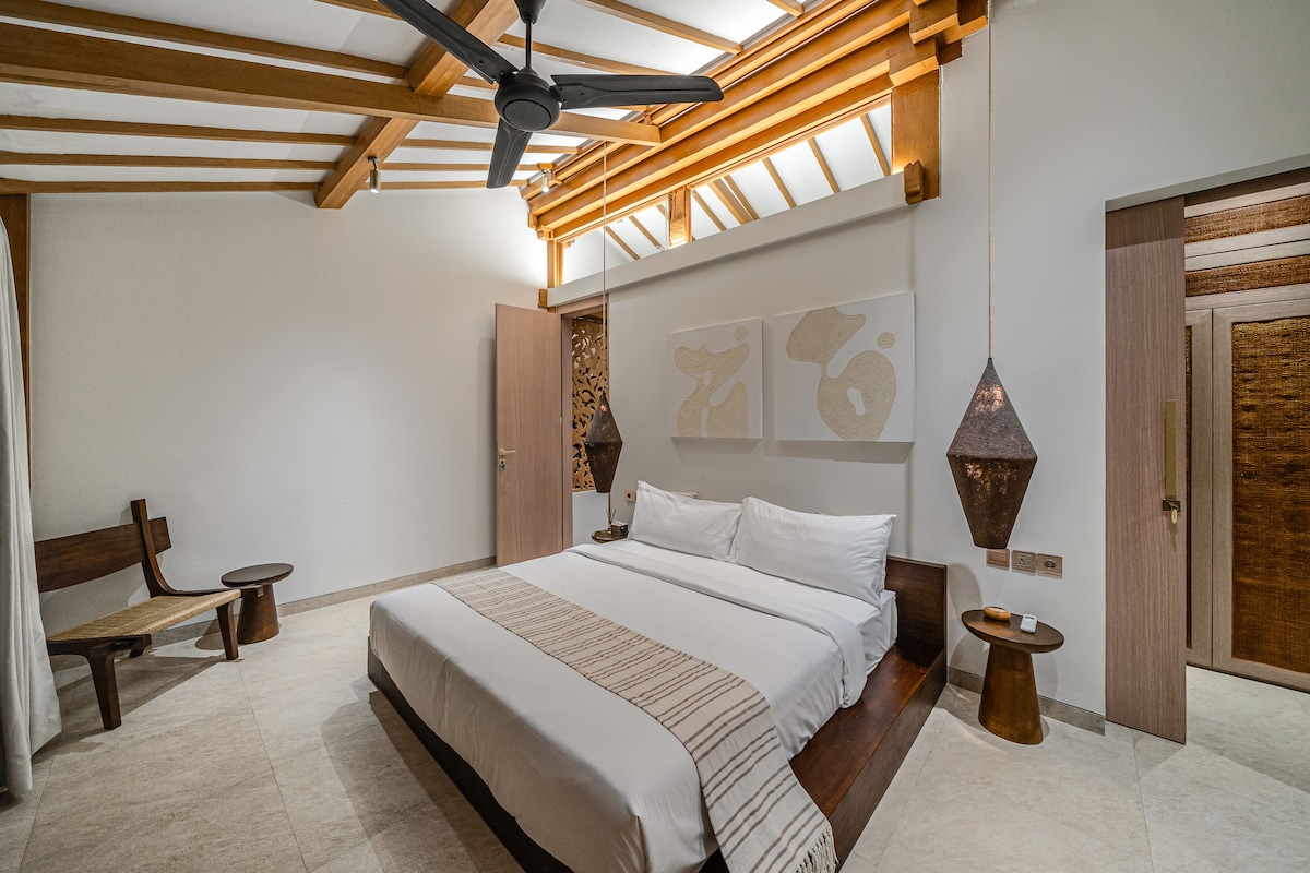 Villa Pande - 3BR with Lagoon Pool & Sauna Retreat 43