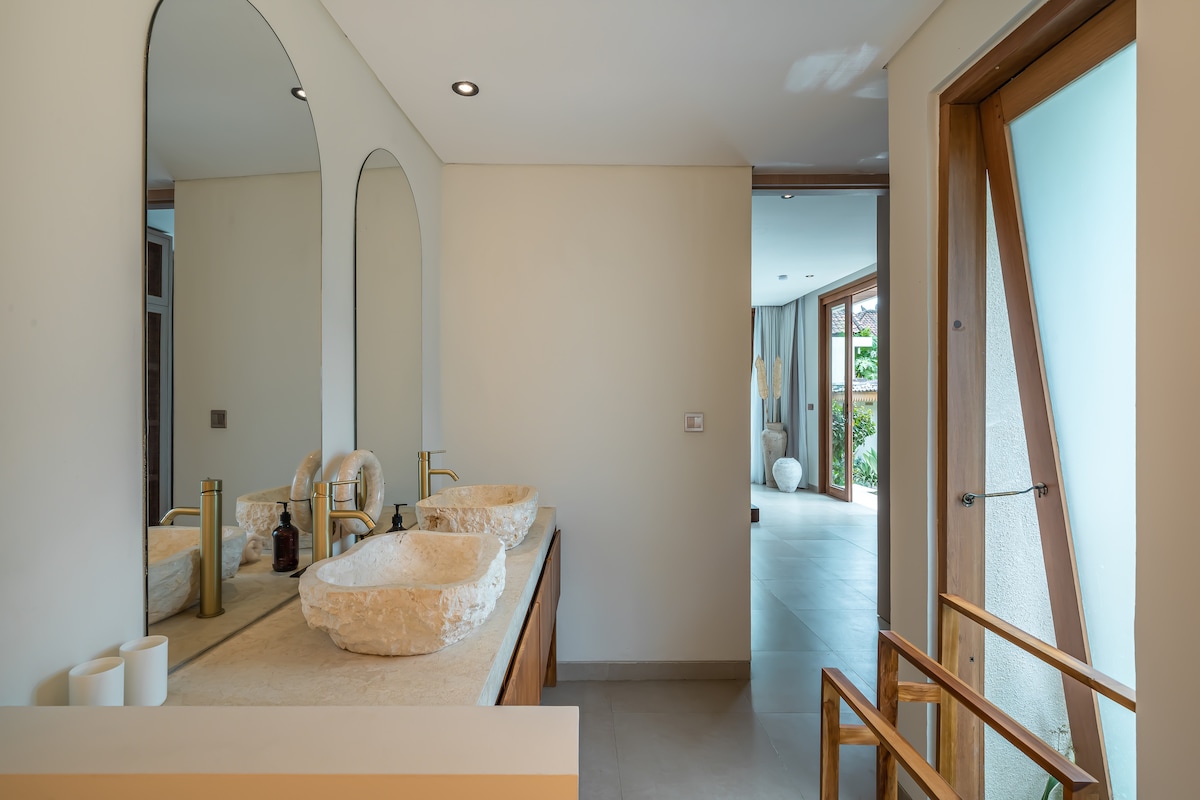 Villa Pande - 3BR with Lagoon Pool & Sauna Retreat 49