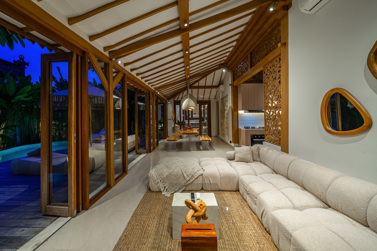 Villa Pande - 3BR with Lagoon Pool & Sauna Retreat 5