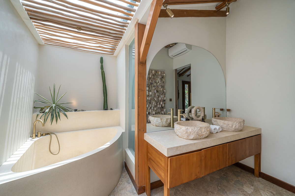 Villa Pande - 3BR with Lagoon Pool & Sauna Retreat 54