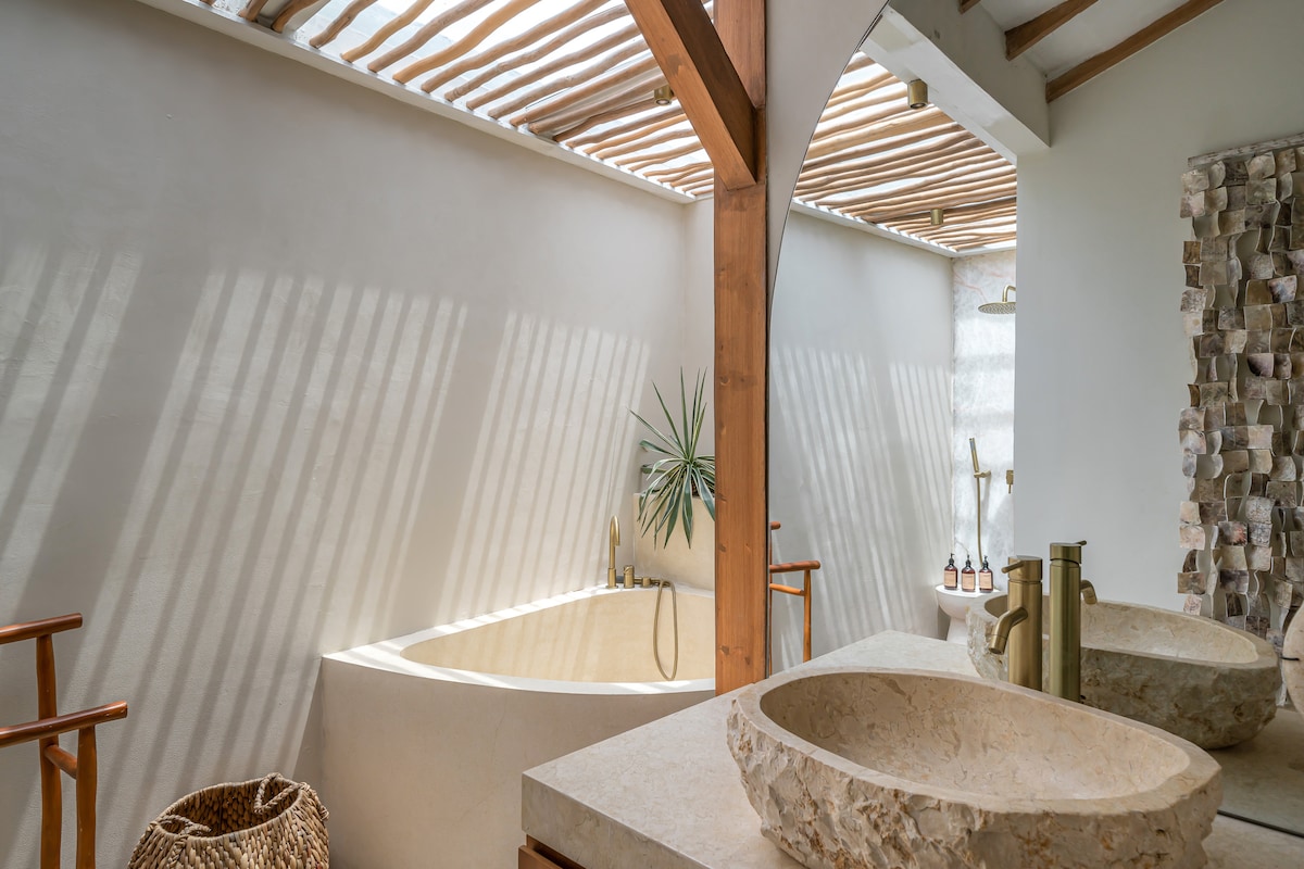 Villa Pande - 3BR with Lagoon Pool & Sauna Retreat 55