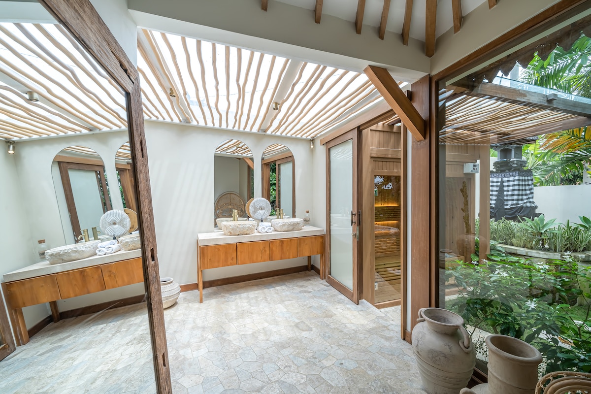 Villa Pande - 3BR with Lagoon Pool & Sauna Retreat 62