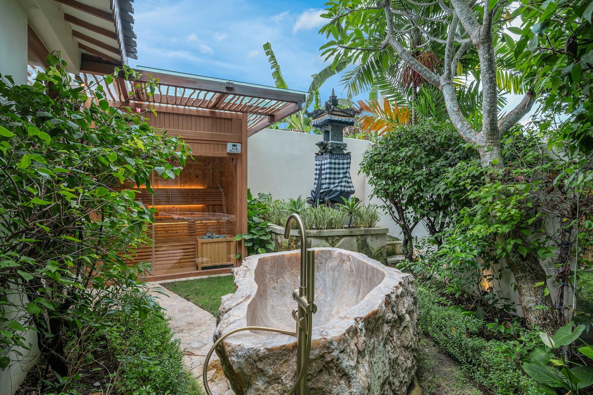 Villa Pande - 3BR with Lagoon Pool & Sauna Retreat 70
