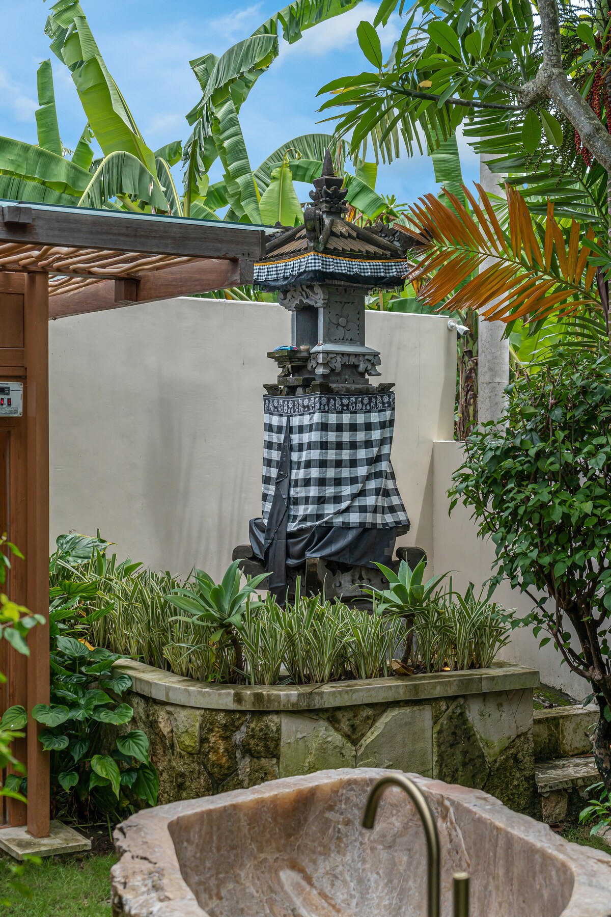 Villa Pande - 3BR with Lagoon Pool & Sauna Retreat 75