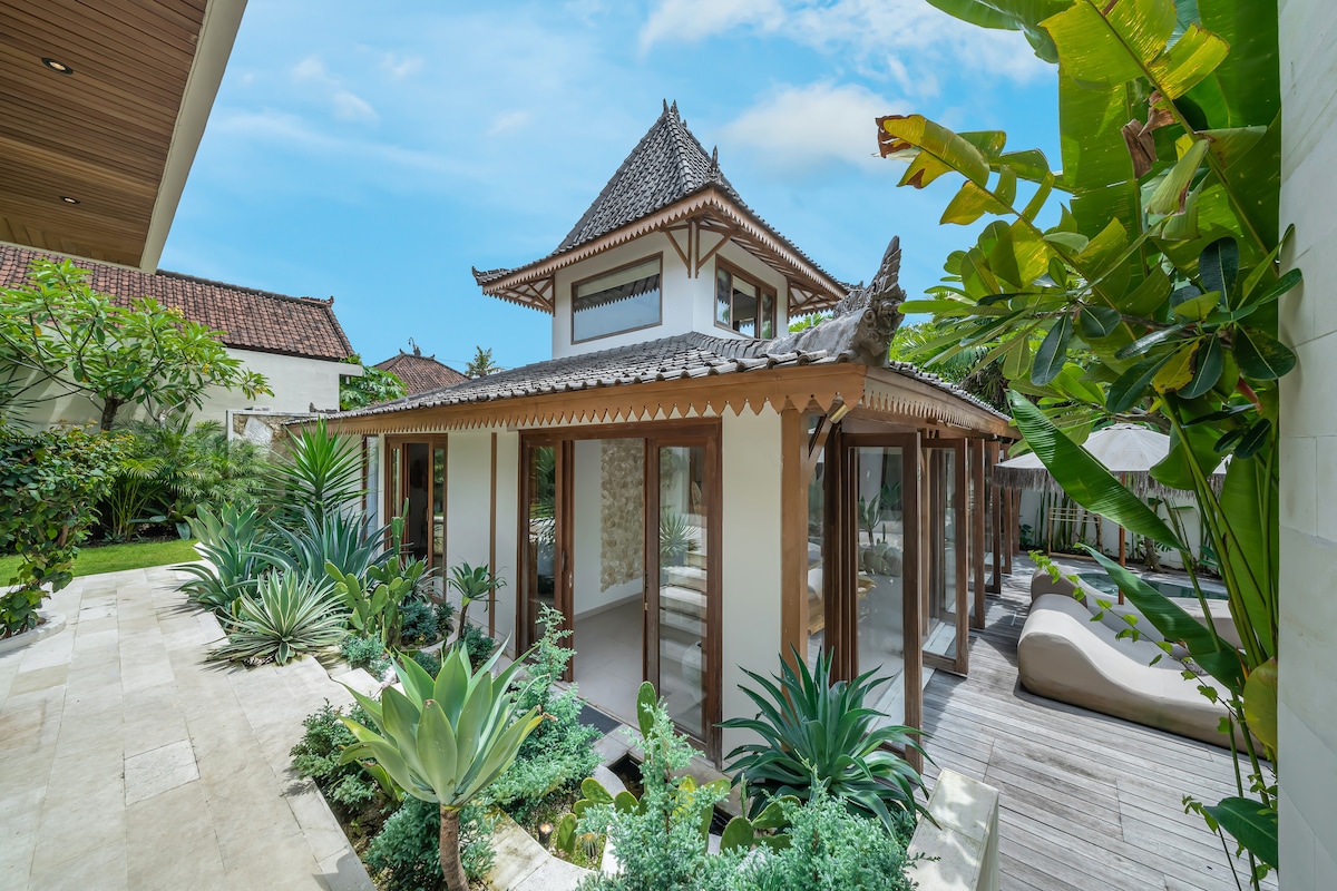 Villa Pande - 3BR with Lagoon Pool & Sauna Retreat 90