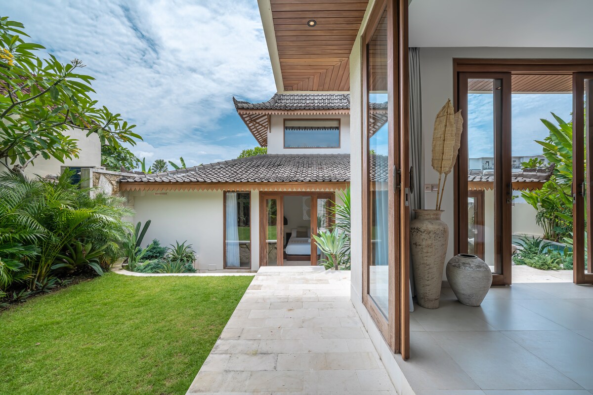 Villa Pande - 3BR with Lagoon Pool & Sauna Retreat 96