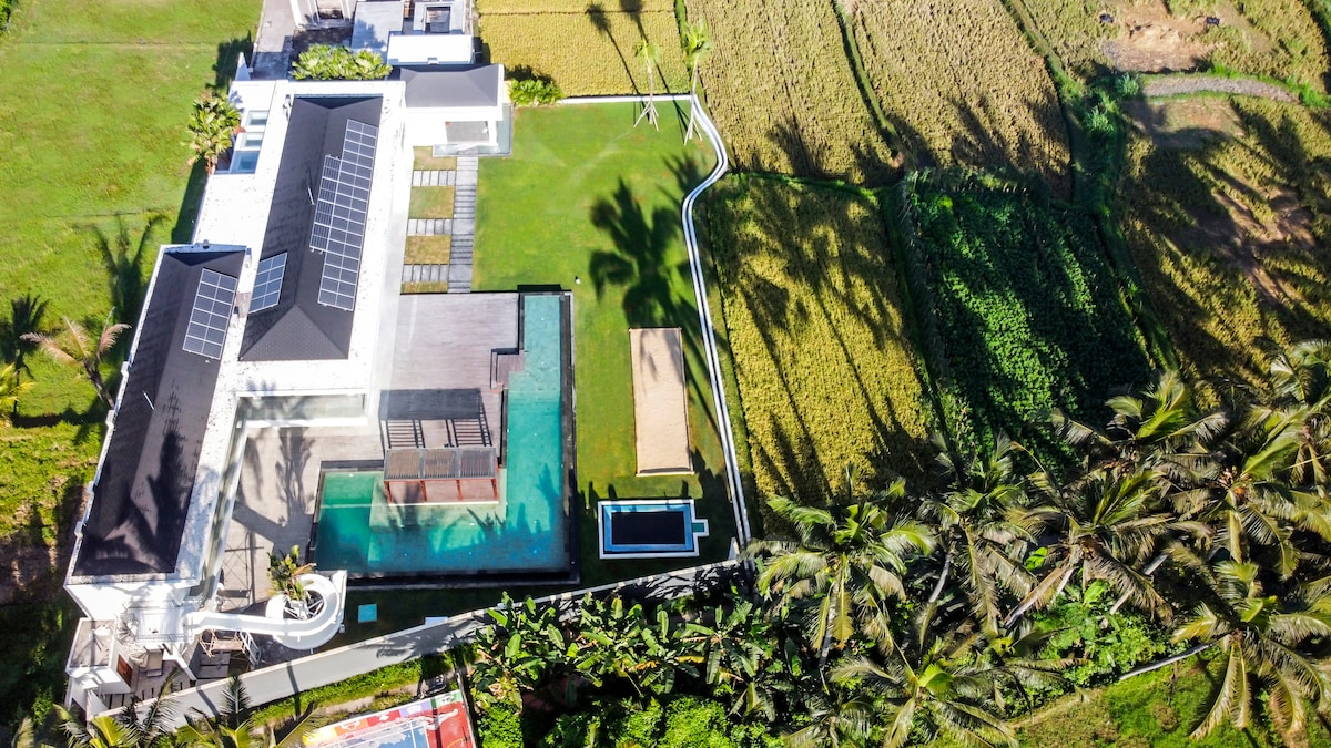 Veni Vidi Vici with Sports Facilities & Spectacular View 100