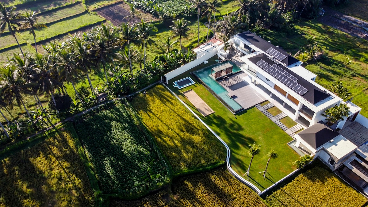 Veni Vidi Vici with Sports Facilities & Spectacular View 110