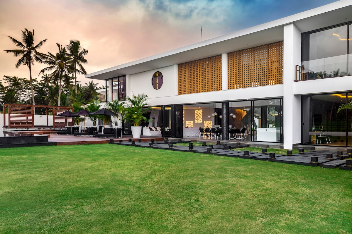 Veni Vidi Vici with Sports Facilities & Spectacular View 16