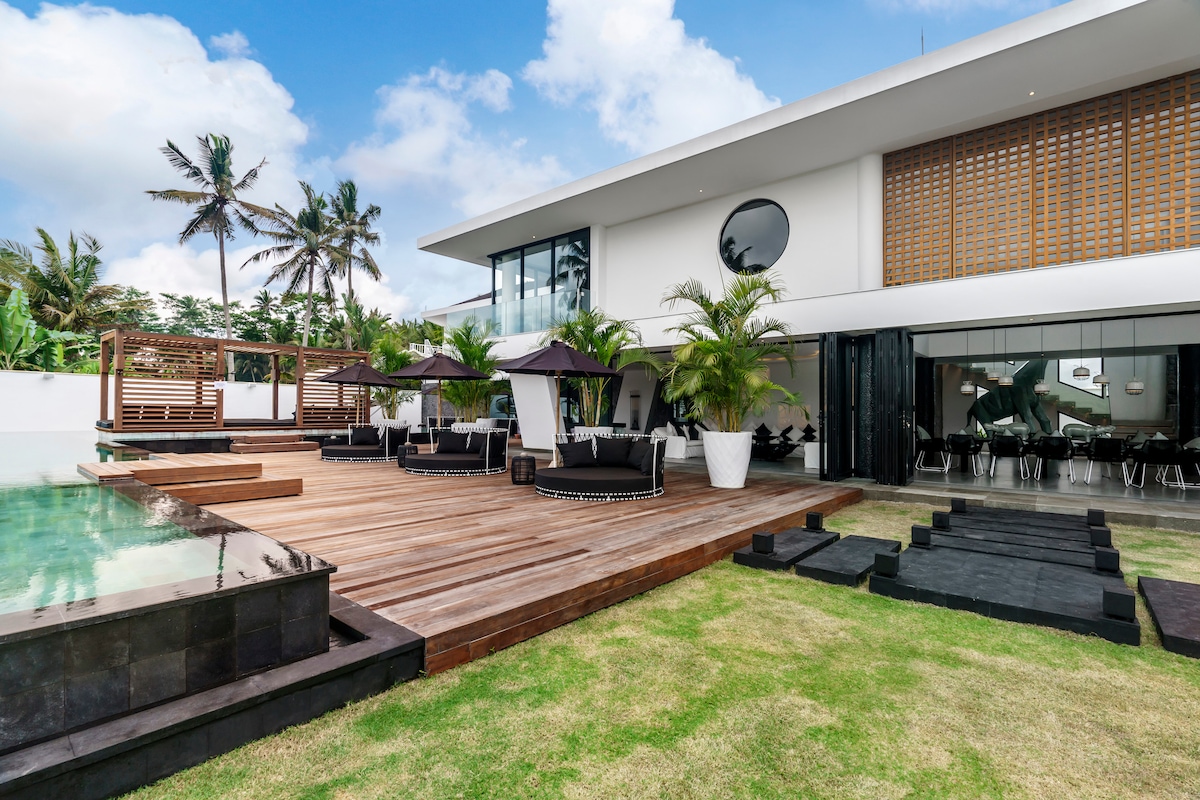 Veni Vidi Vici with Sports Facilities & Spectacular View 18