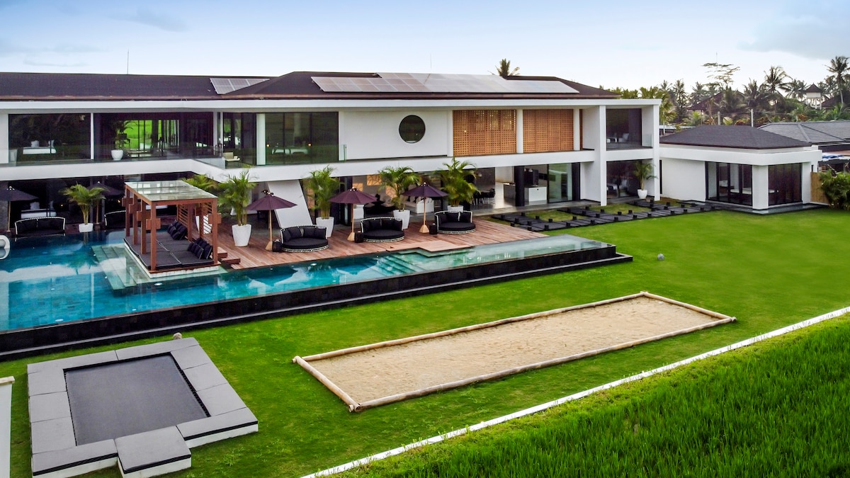 Veni Vidi Vici with Sports Facilities & Spectacular View 24