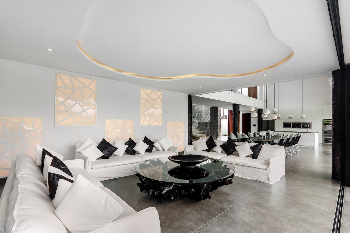 Veni Vidi Vici with Sports Facilities & Spectacular View 32
