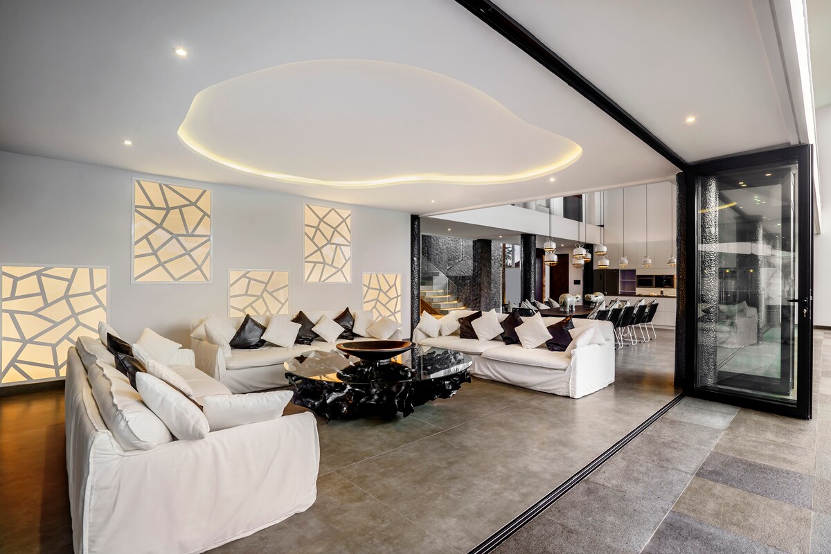 Veni Vidi Vici with Sports Facilities & Spectacular View 34