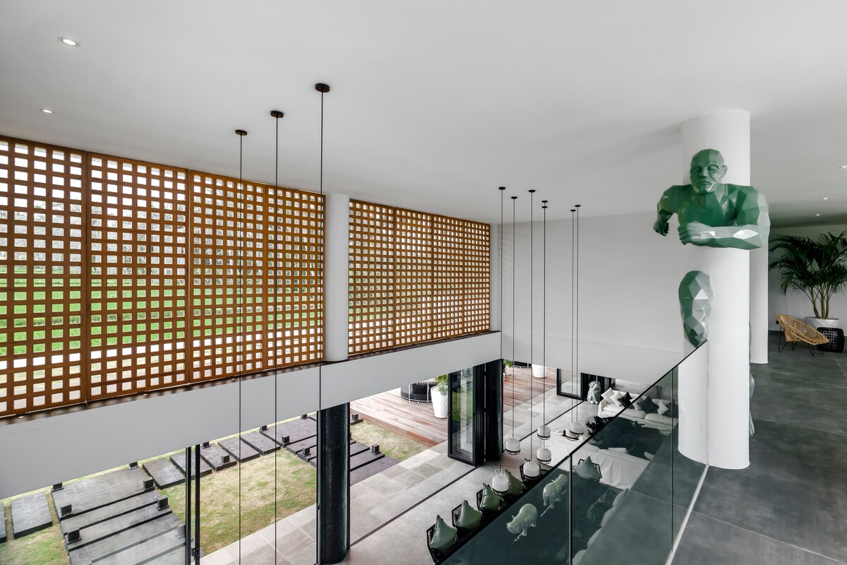 Veni Vidi Vici with Sports Facilities & Spectacular View 35