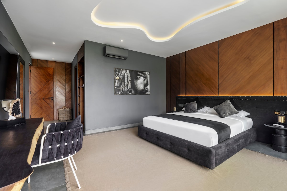 Veni Vidi Vici with Sports Facilities & Spectacular View 43