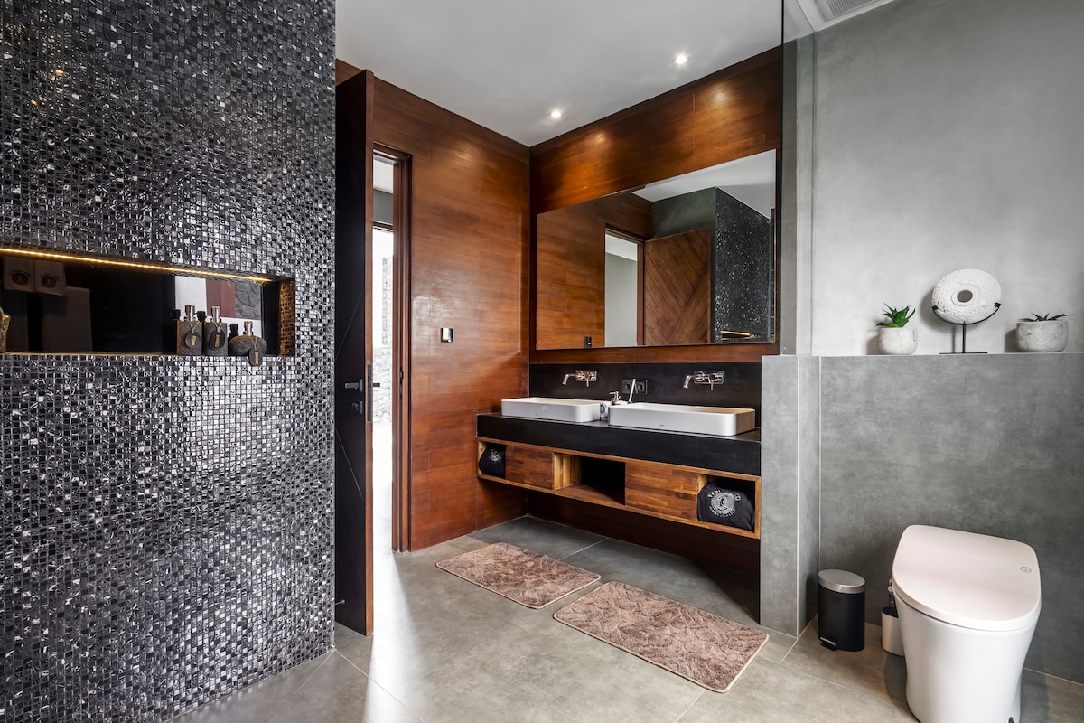 Veni Vidi Vici with Sports Facilities & Spectacular View 73