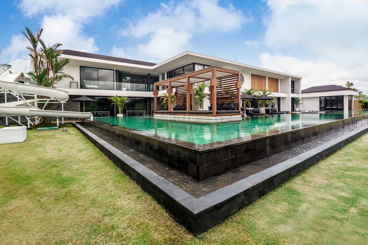 Veni Vidi Vici with Sports Facilities & Spectacular View 8