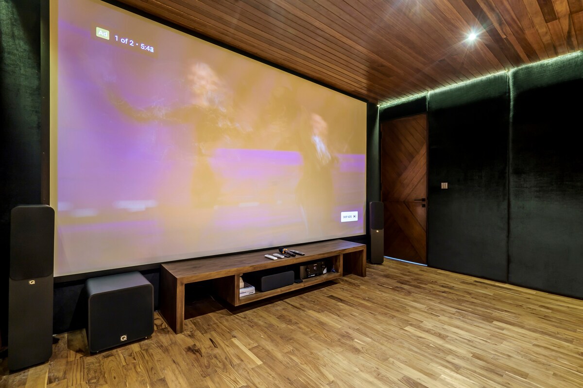 Veni Vidi Vici with Sports Facilities & Spectacular View 80