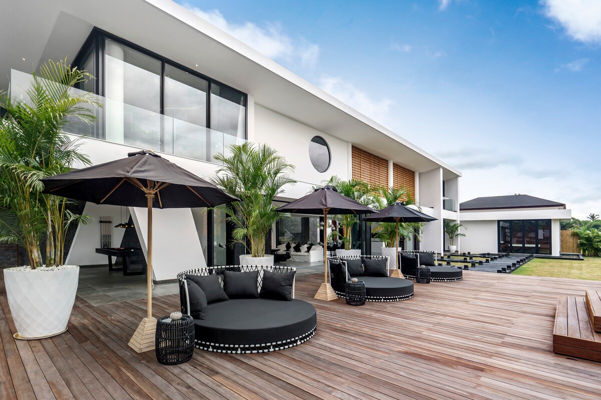 Veni Vidi Vici with Sports Facilities & Spectacular View 81