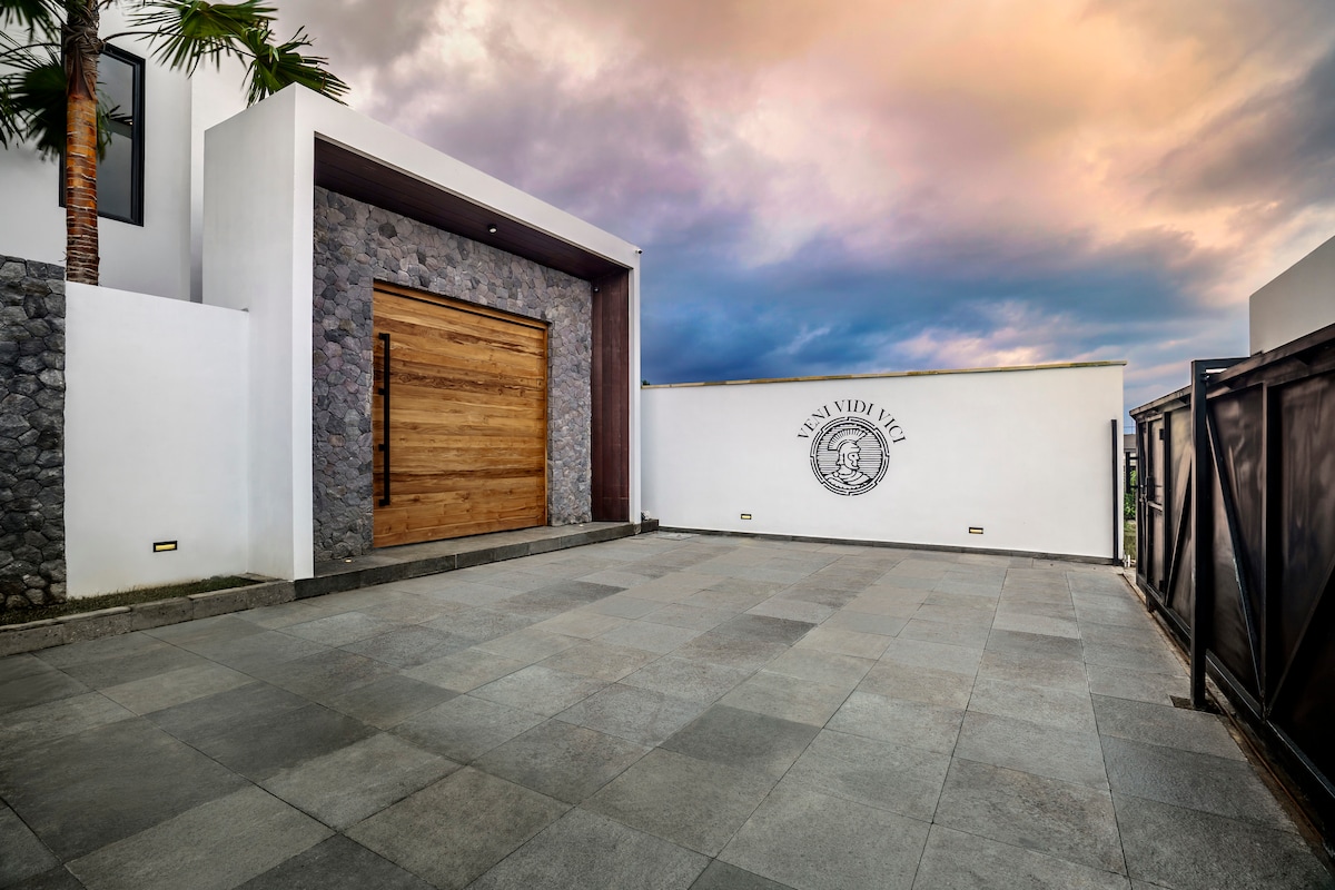 Veni Vidi Vici with Sports Facilities & Spectacular View 84