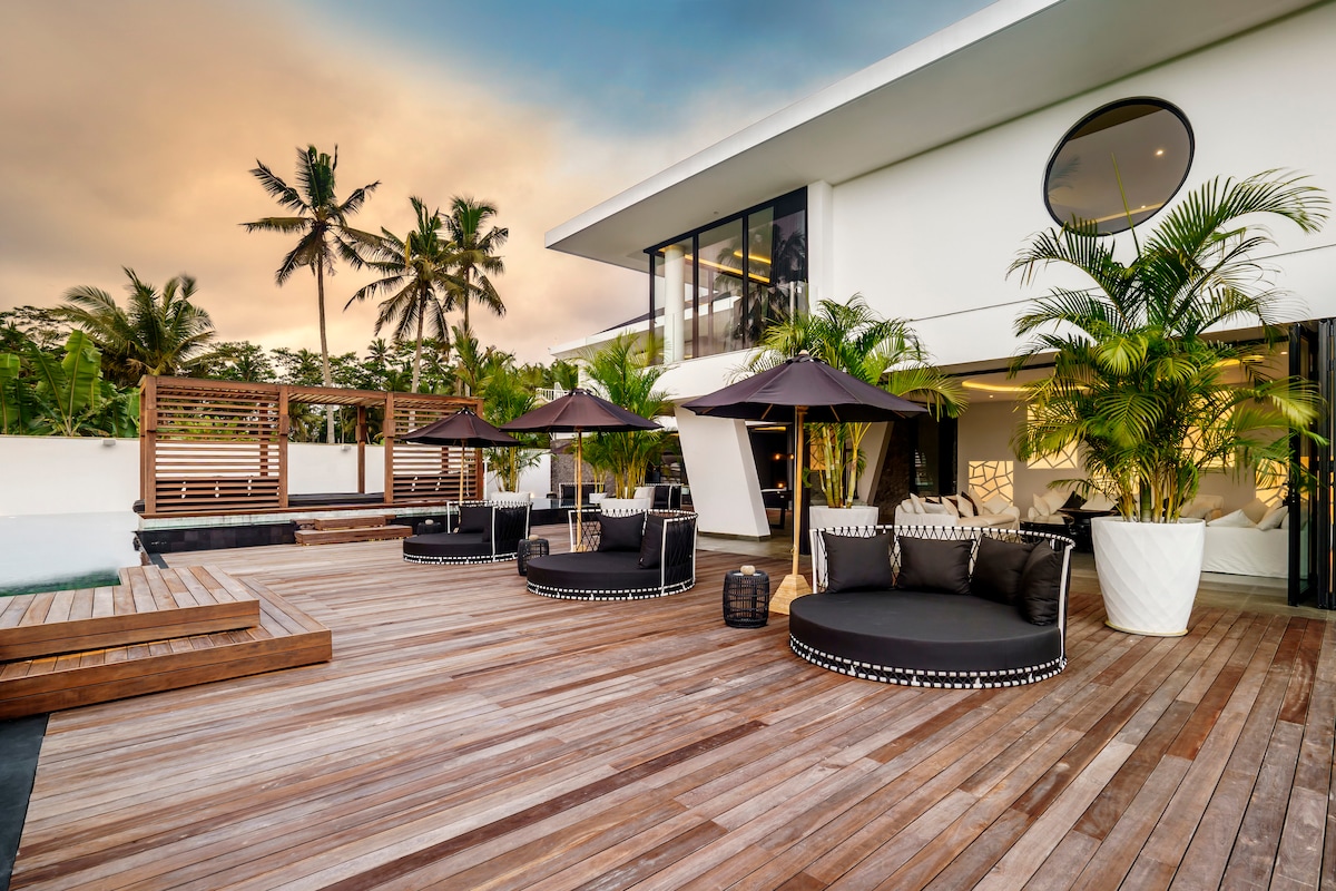 Veni Vidi Vici with Sports Facilities & Spectacular View 86