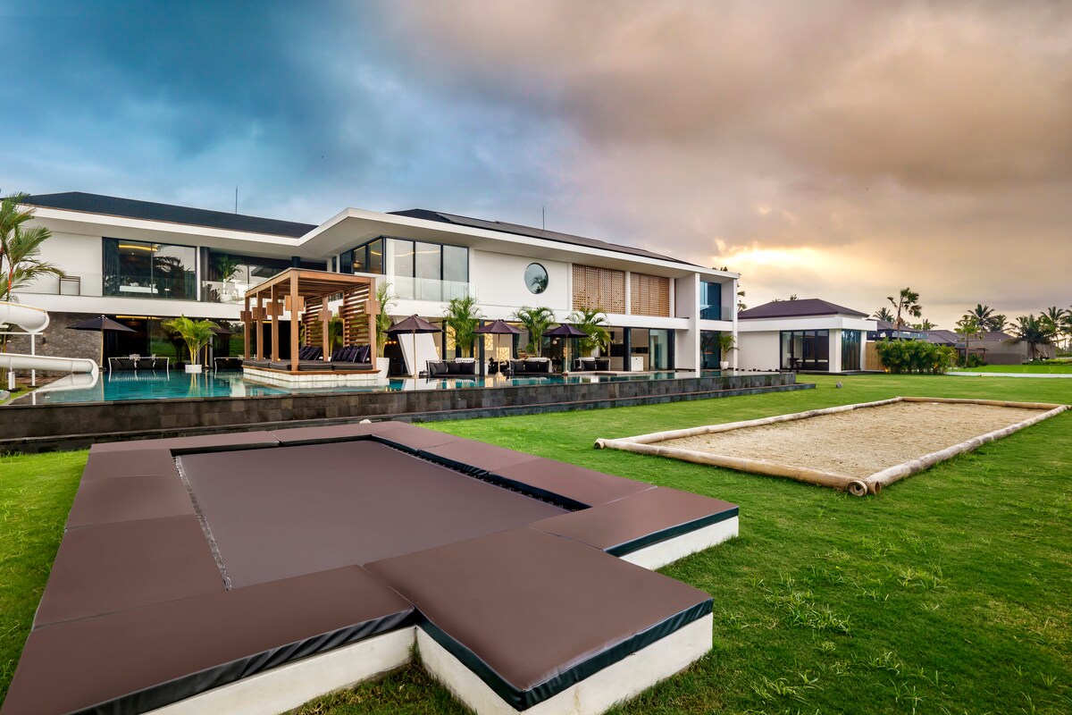 Veni Vidi Vici with Sports Facilities & Spectacular View 96