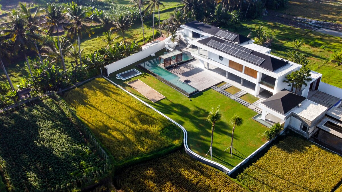 Veni Vidi Vici with Sports Facilities & Spectacular View 99