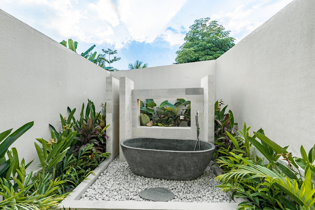 Villa Ricarda: 3BR Jungle View, Yoga Space in Ubud 20